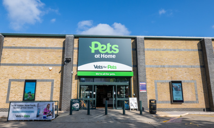 SWNS PETS AT HOME BRENTFORD 10